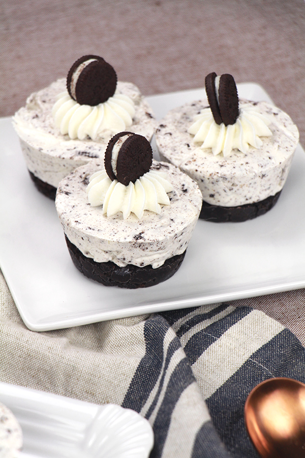 Mini cheesecakes de Oreo sin horno | Virutas de Limón